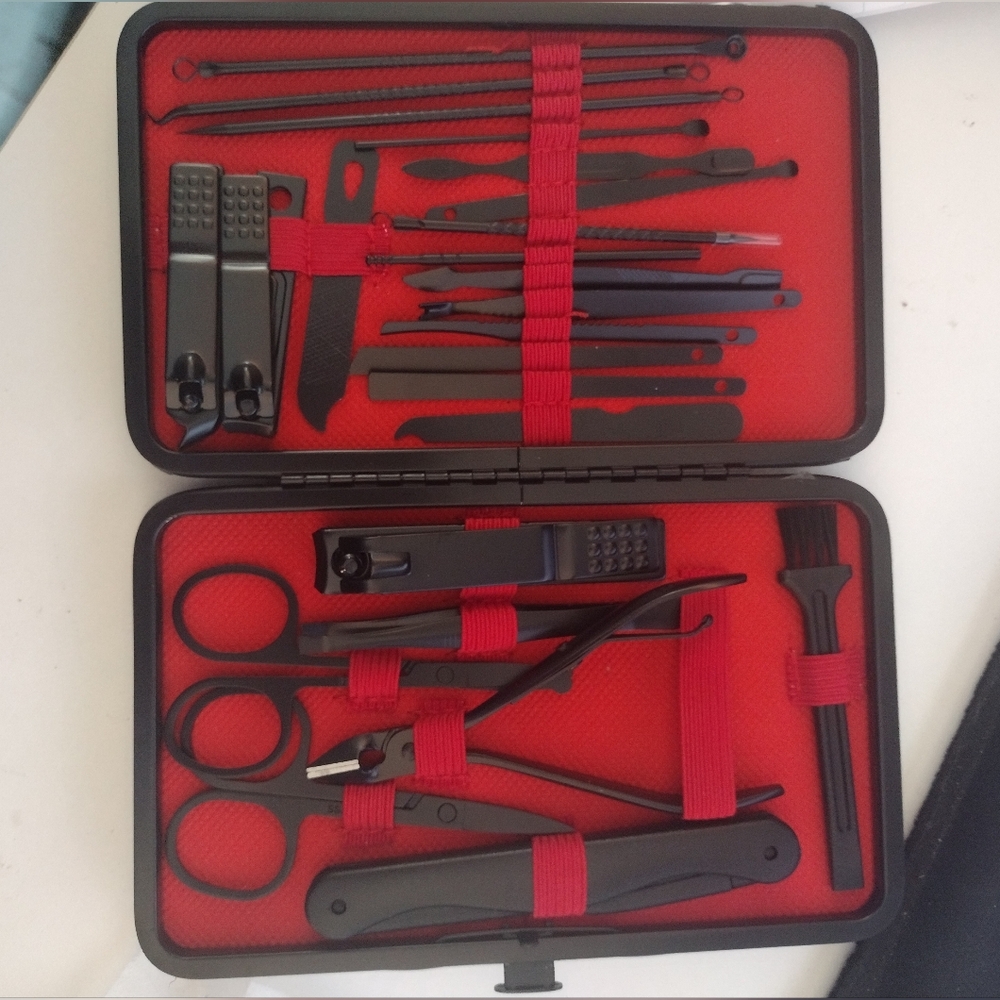 Black and Red Manicure Set